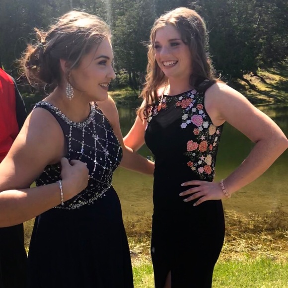 PROM DRESS - Picture 2 of 5